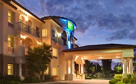 Holiday Inn Express & Suites Corona By Ihg